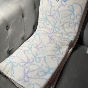 Envogue Bow‎ ribbon blue, lavender on white snuggle knit throw